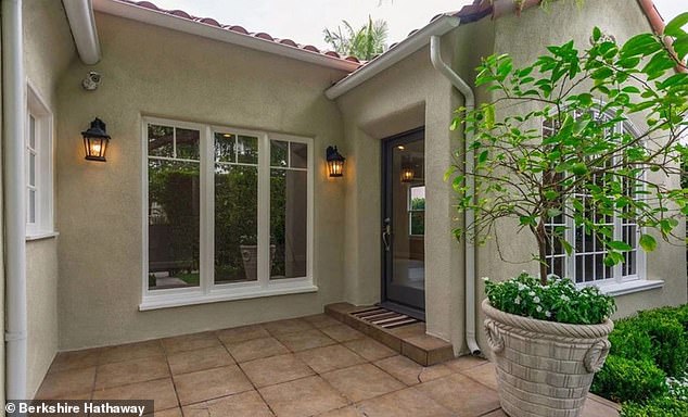 casa charlize theron 