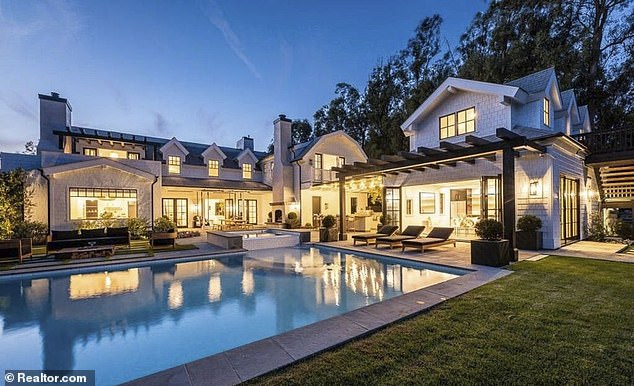 chris martin dakota johnson casa malibu 