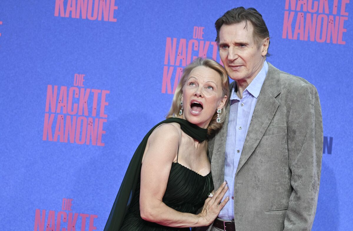 pamela anderson liam neeson