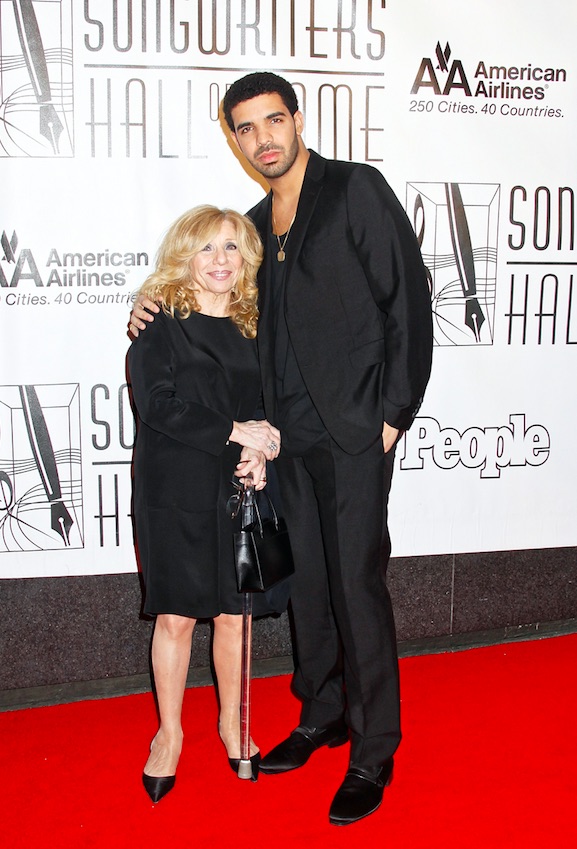 Cu familia pe red carpet: 10 momente în care starurile au strălucit alături de părinți și rude în lumina reflectoarelor