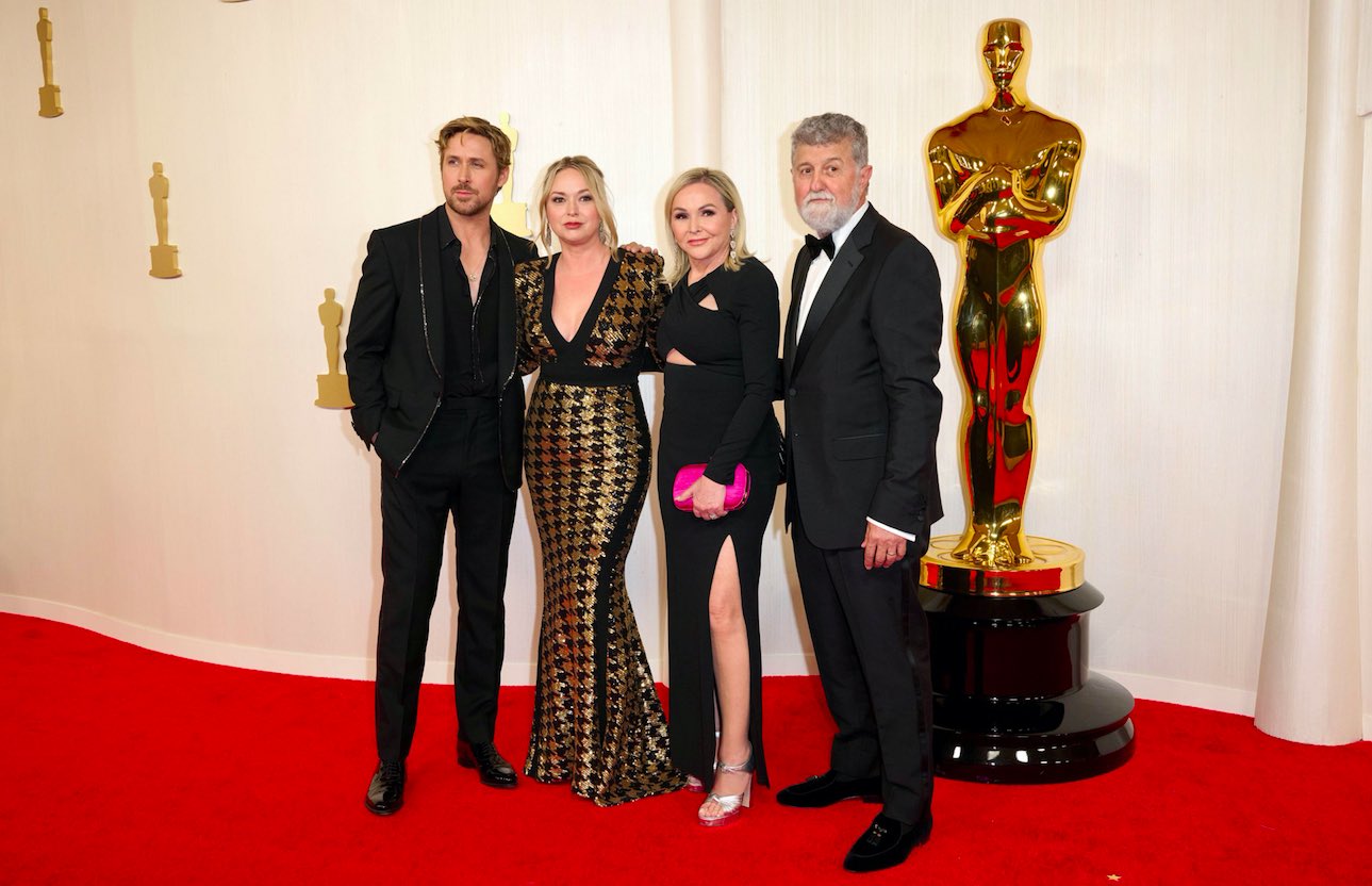 Cu familia pe red carpet: 10 momente în care starurile au strălucit alături de părinți și rude în lumina reflectoarelor