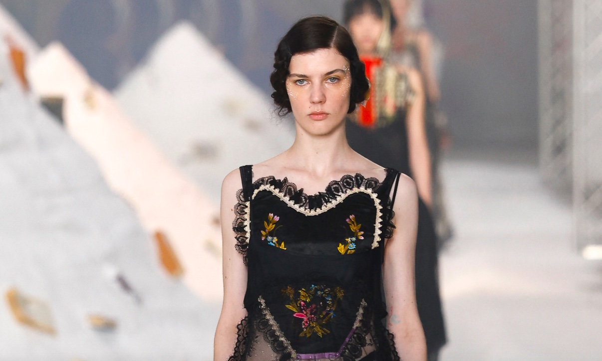 De ce este atât de puternic trendul gotic-romantic în 2026?