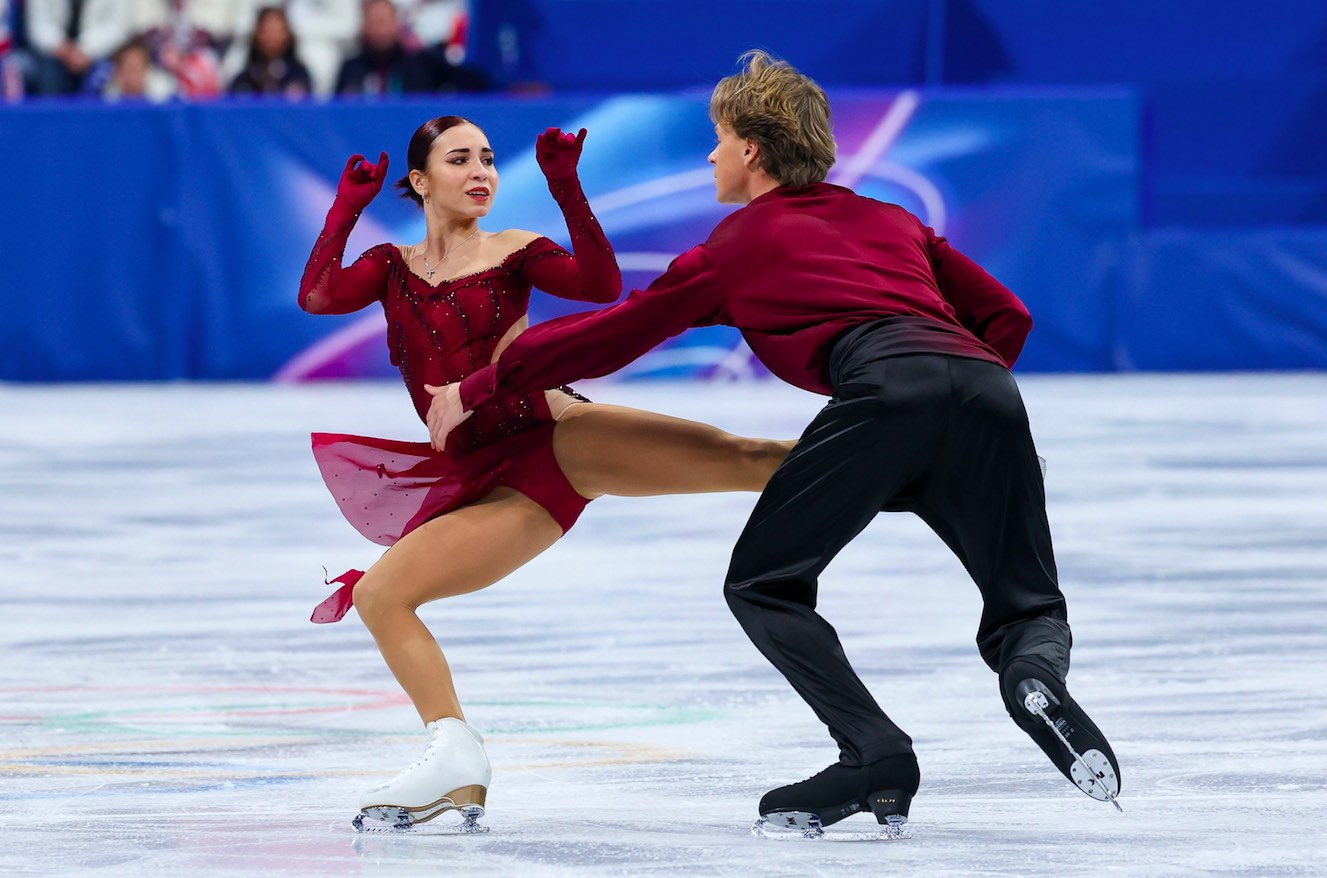 Moda pe gheață: Tendințe și cerințe în costumele de patinaj artistic. Ce poartă campionii